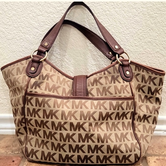 Michael Kors Charlton Large Tote in Mocha - Picture 2 of 5